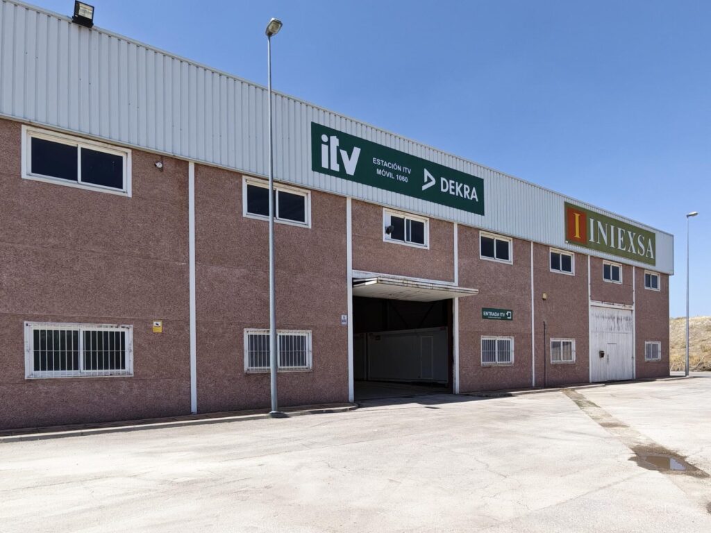 ITV Cáceres, DEKRA ITV, nueva ITV Cáceres, cambio de ubicación ITV, calle Labradores 108, Polígono Las Capellanías, inspección técnica de vehículos, ITV Extremadura, estación ITV Cáceres, revisión de vehículos, inspección de coches, inspección de motocicletas, inspección de vehículos industriales, cita previa ITV, seguridad vial, DEKRA España, nueva estación ITV, traslado ITV Cáceres, cinco líneas de inspección, ITV DEKRA Cáceres
