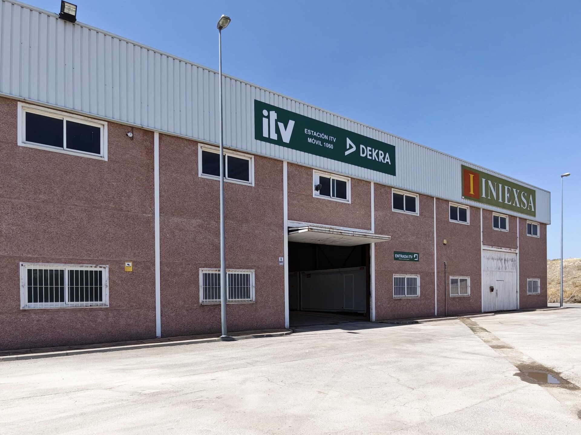 ITV Cáceres, DEKRA ITV, nueva ITV Cáceres, cambio de ubicación ITV, calle Labradores 108, Polígono Las Capellanías, inspección técnica de vehículos, ITV Extremadura, estación ITV Cáceres, revisión de vehículos, inspección de coches, inspección de motocicletas, inspección de vehículos industriales, cita previa ITV, seguridad vial, DEKRA España, nueva estación ITV, traslado ITV Cáceres, cinco líneas de inspección, ITV DEKRA Cáceres